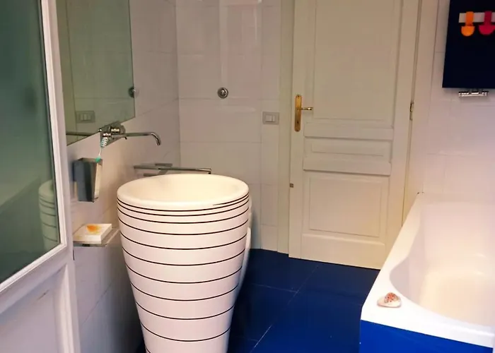 Private By An Italian Family - A Unique Experience Close To Colosseum, The Forum And Basilica Saint Mary Major 4* Рим